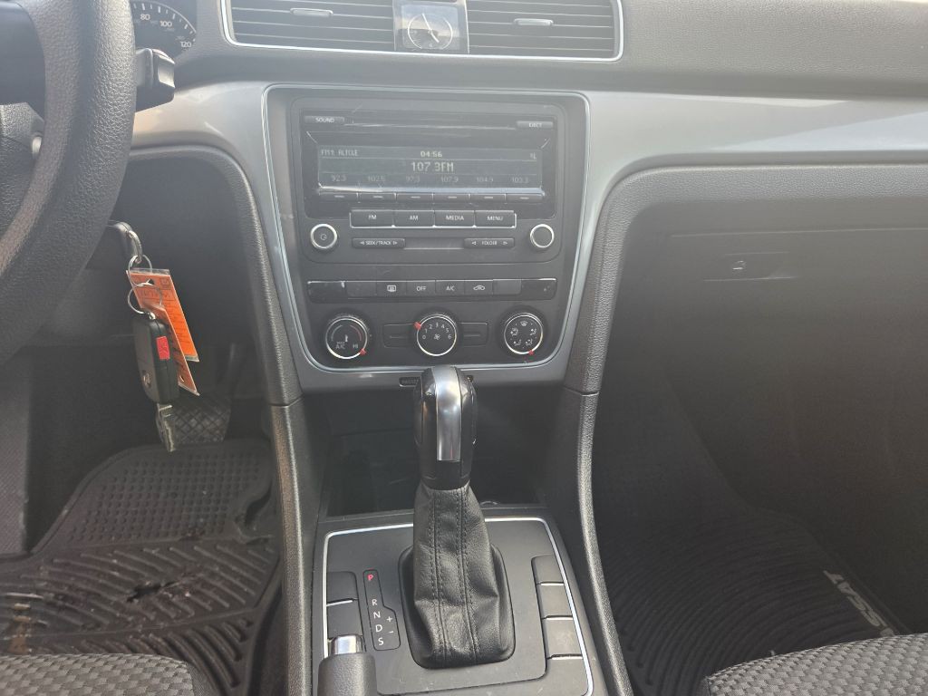 2014 Volkswagen Passat Image 14