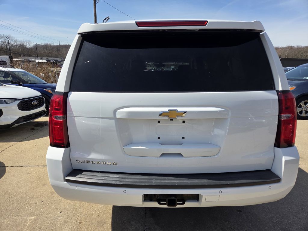 2016 Chevrolet Suburban Image 6