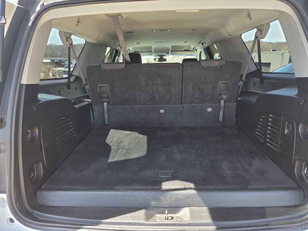 2016 Chevrolet Suburban Image 8