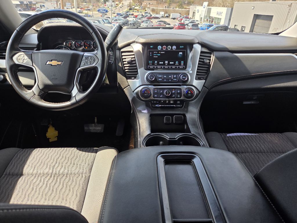 2016 Chevrolet Suburban Image 12