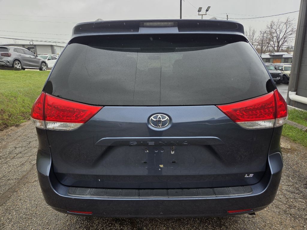 2014 Toyota Sienna Image 6