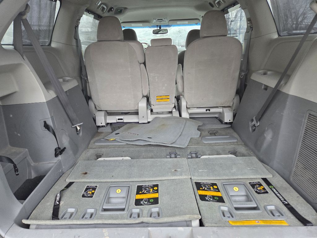 2014 Toyota Sienna Image 7