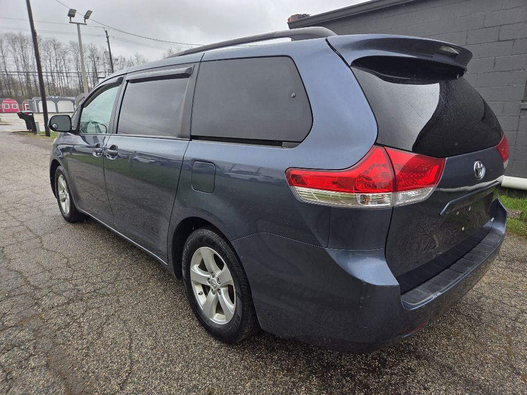 2014 Toyota Sienna Image 8