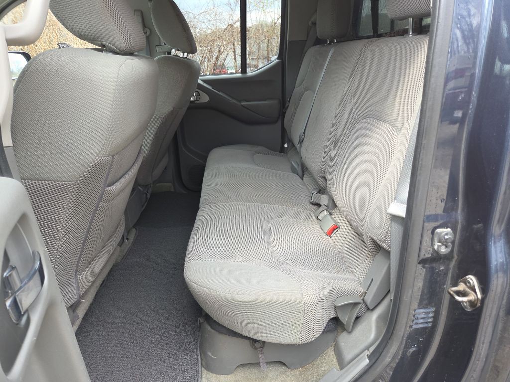 2015 Nissan Frontier Image 17