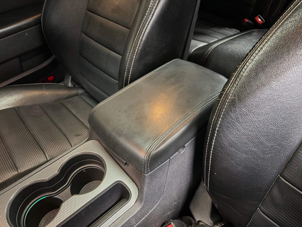 2012 Dodge Challenger Image 25