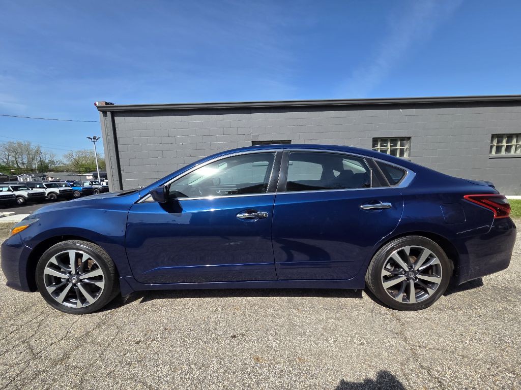 2017 Nissan Altima Image 8