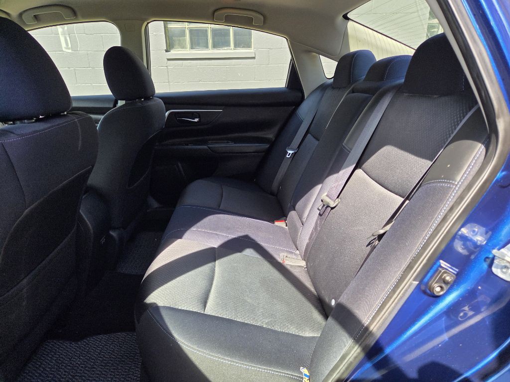 2017 Nissan Altima Image 10