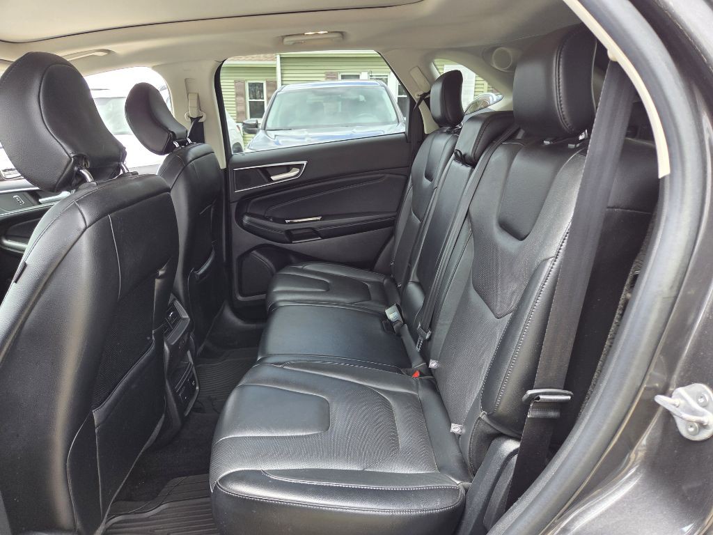 2017 Ford Edge Image 9