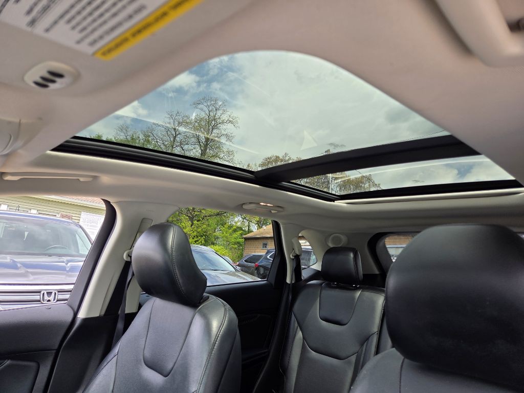 2017 Ford Edge Image 16