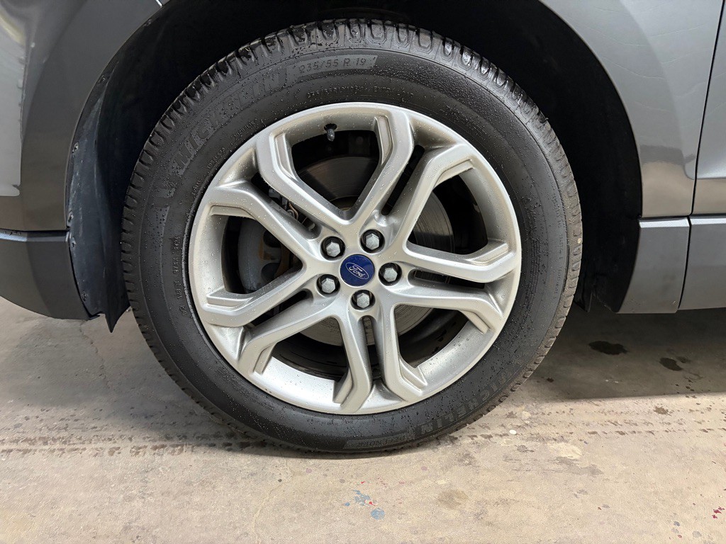 2017 Ford Edge Image 3