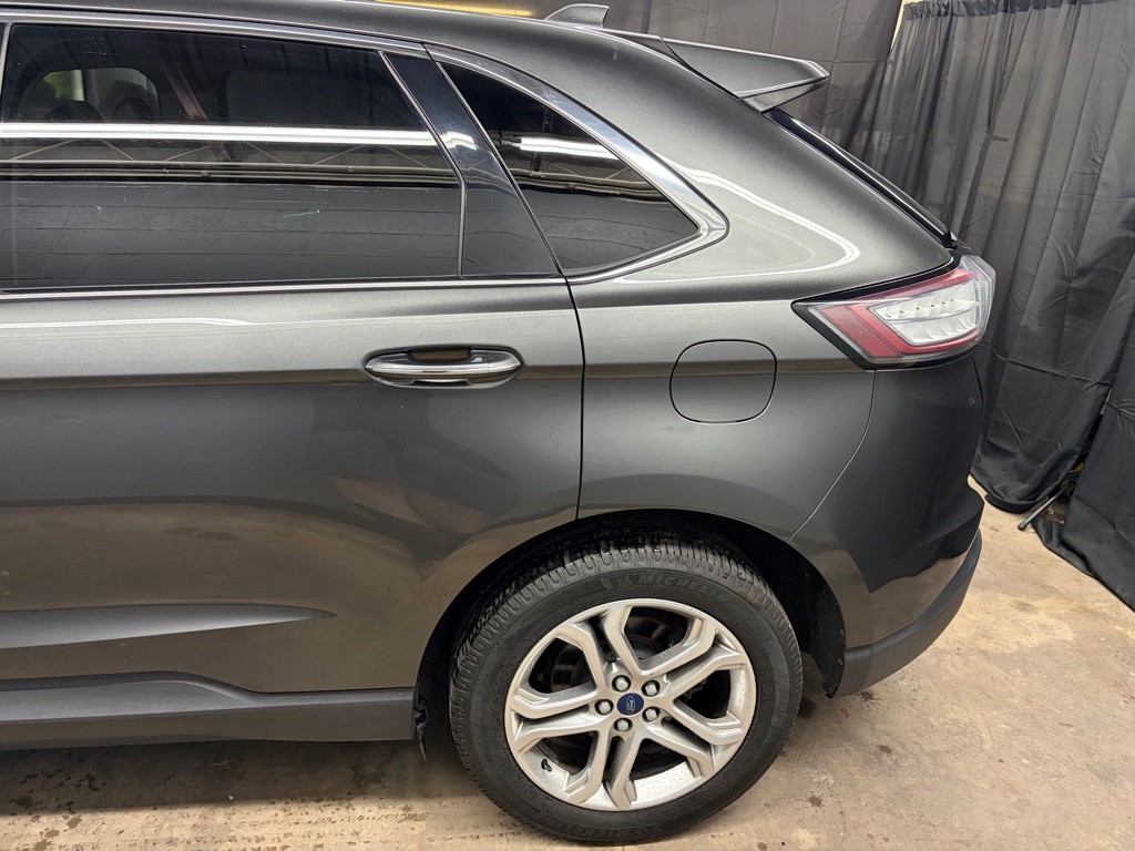 2017 Ford Edge Image 5