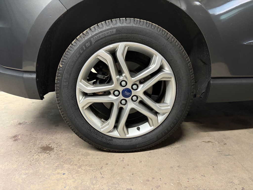 2017 Ford Edge Image 10