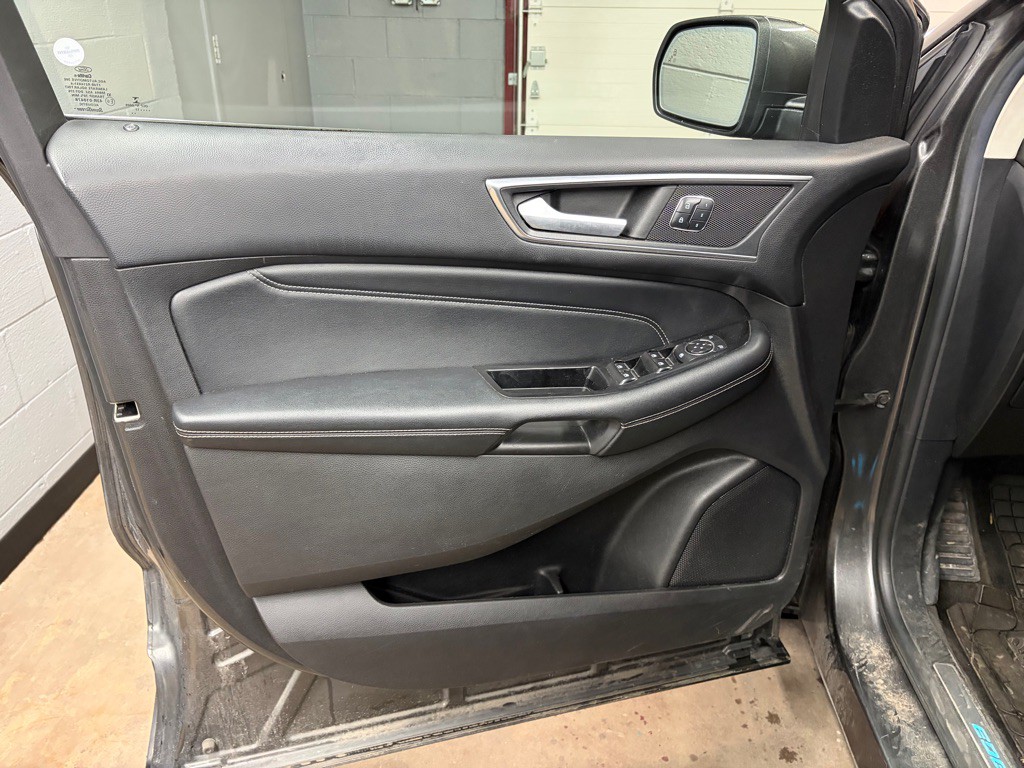 2017 Ford Edge Image 15