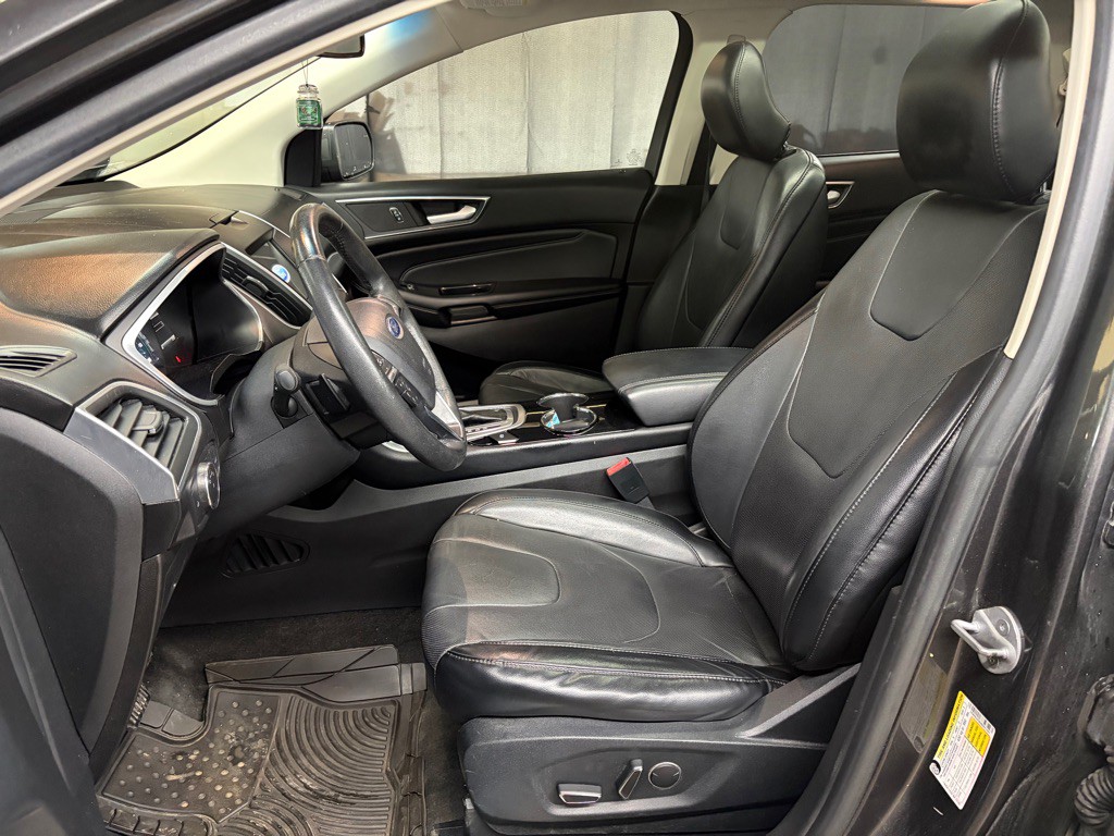 2017 Ford Edge Image 16