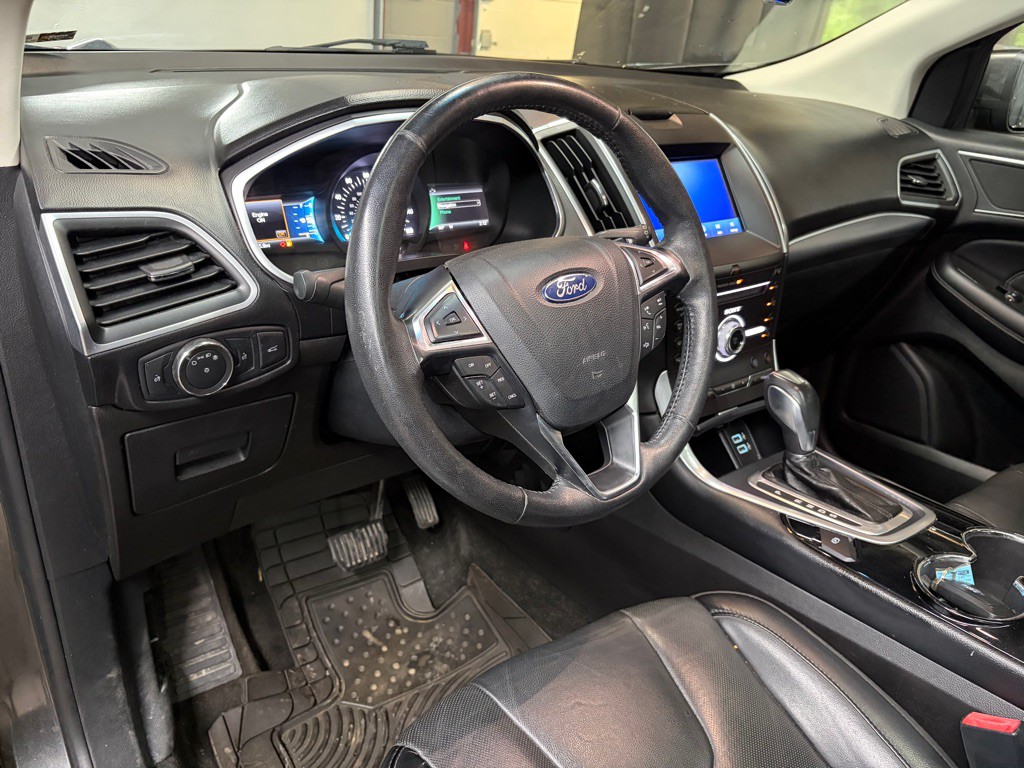 2017 Ford Edge Image 17