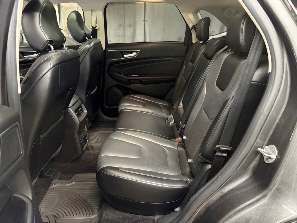 2017 Ford Edge Image 19