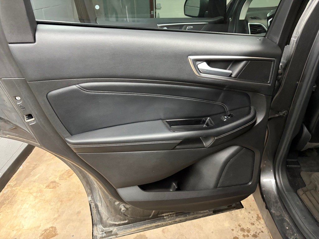 2017 Ford Edge Image 20