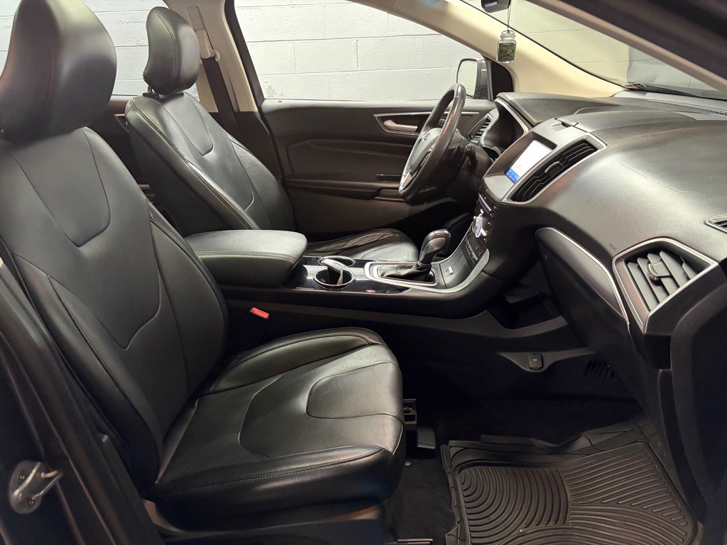 2017 Ford Edge Image 31