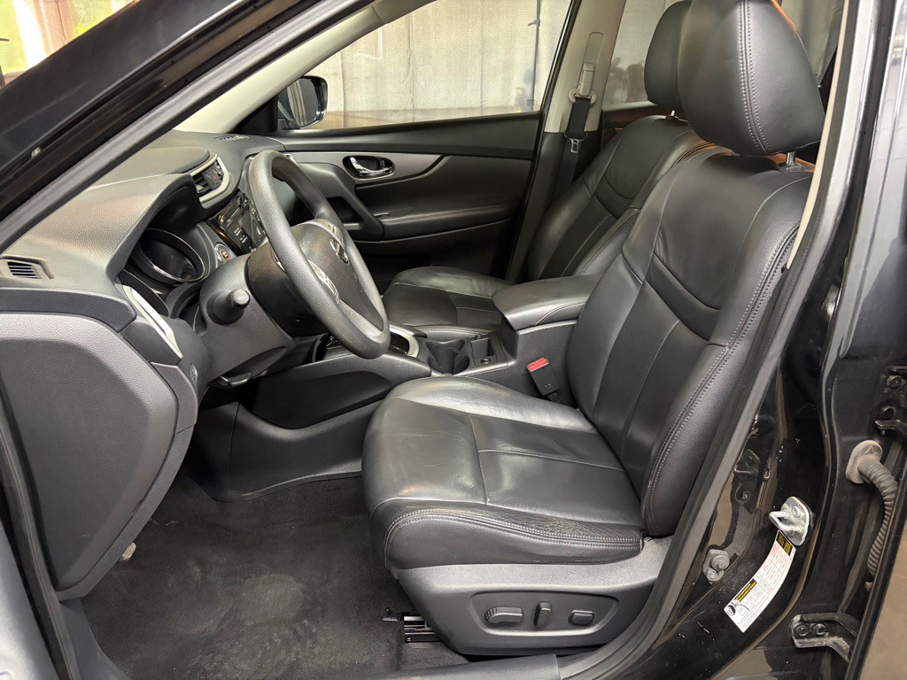 2016 Nissan Rogue Image 17