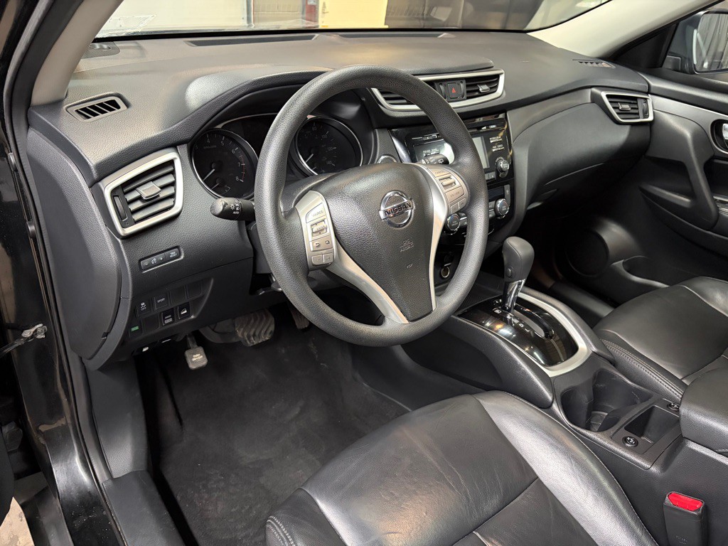 2016 Nissan Rogue Image 18