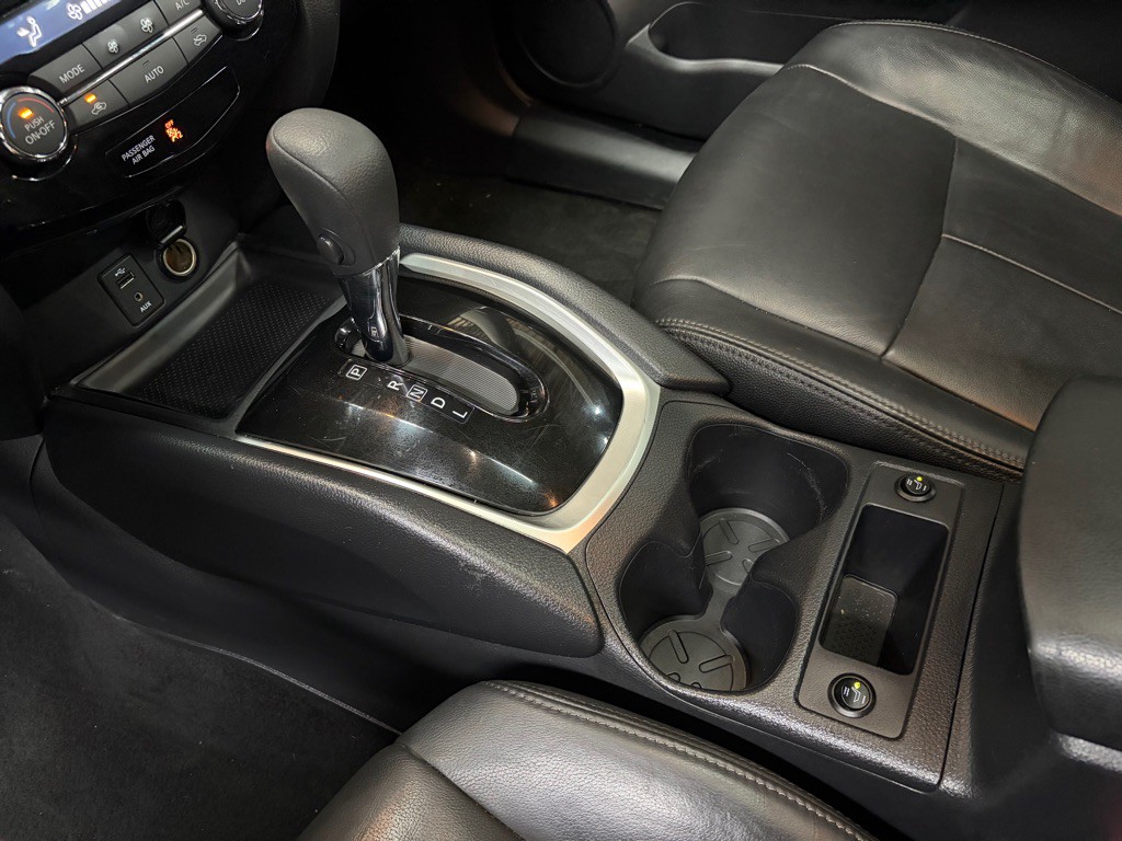 2016 Nissan Rogue Image 25
