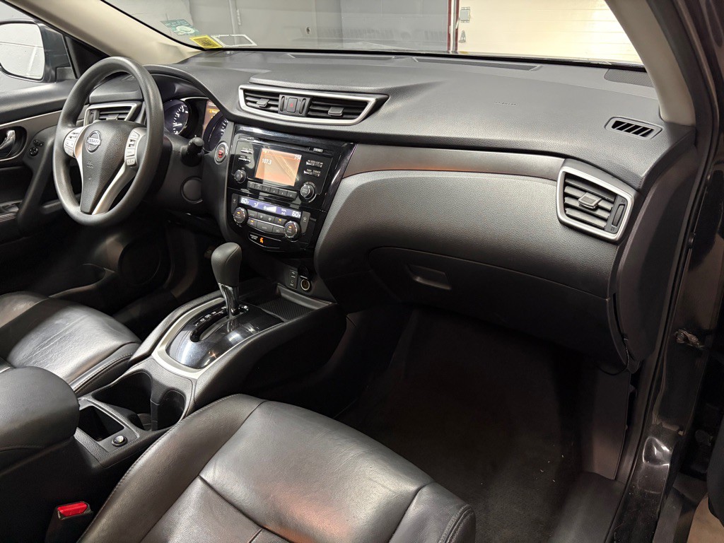2016 Nissan Rogue Image 32