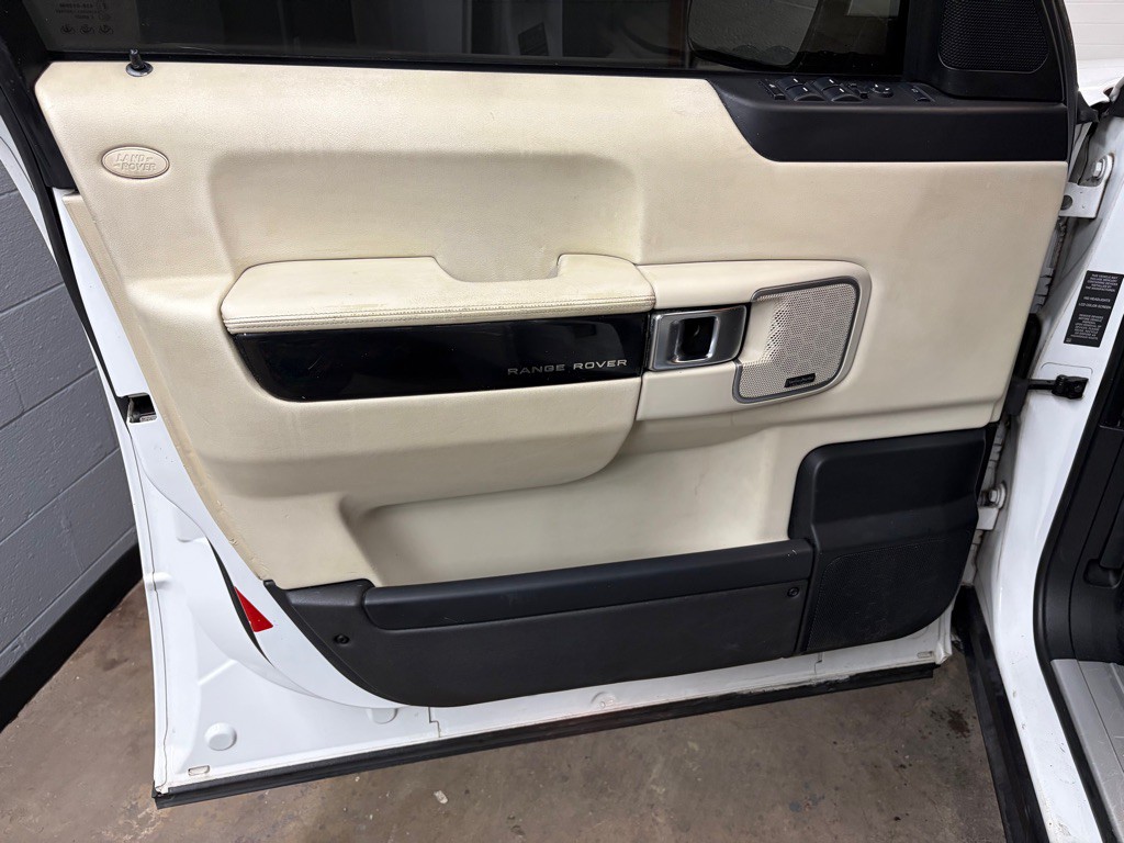 2012 Land Rover Range Rover Image 16