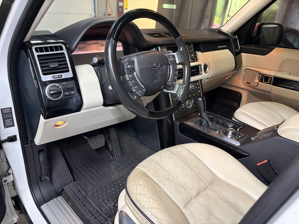 2012 Land Rover Range Rover Image 17