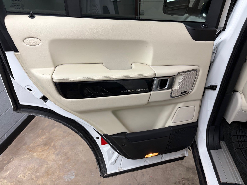 2012 Land Rover Range Rover Image 19