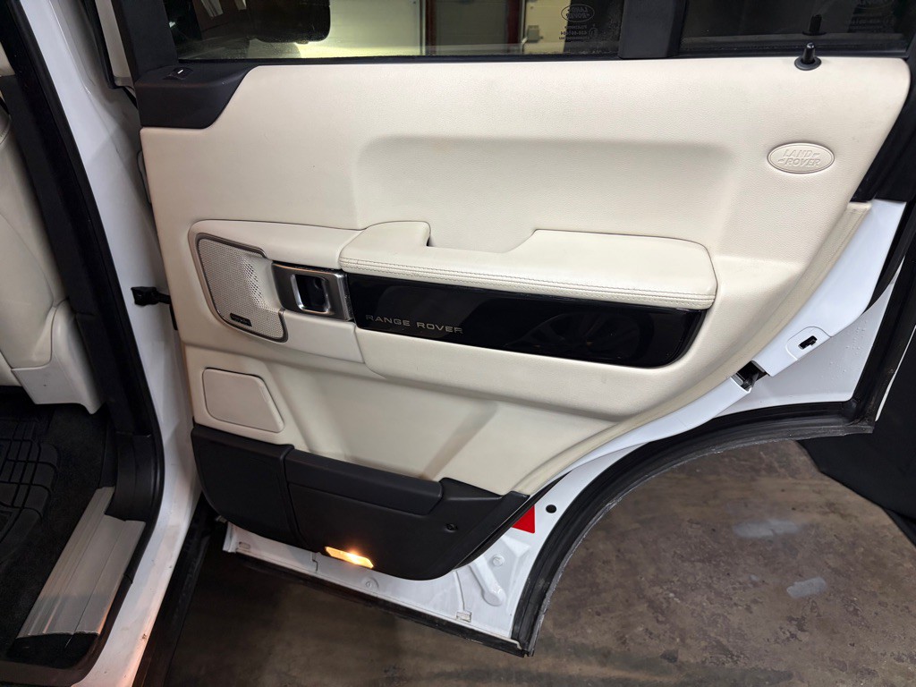 2012 Land Rover Range Rover Image 32
