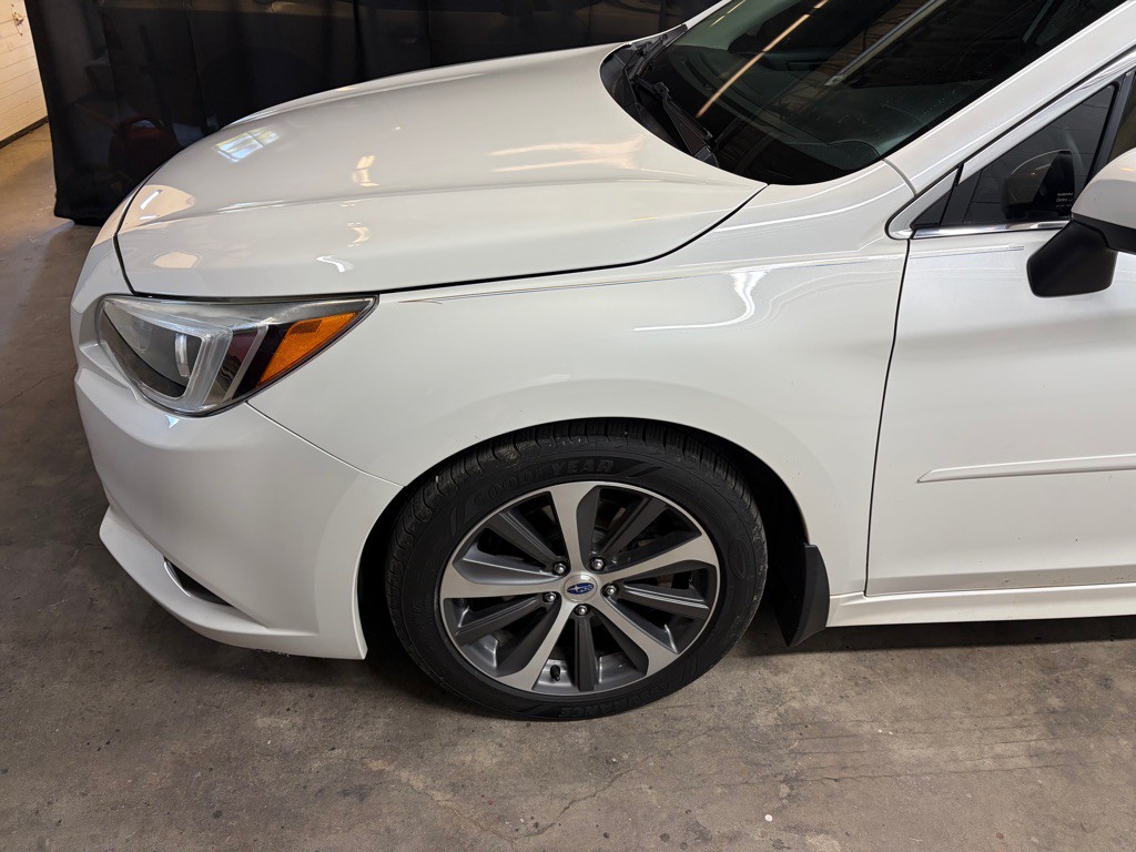 2016 Subaru Legacy Image 2