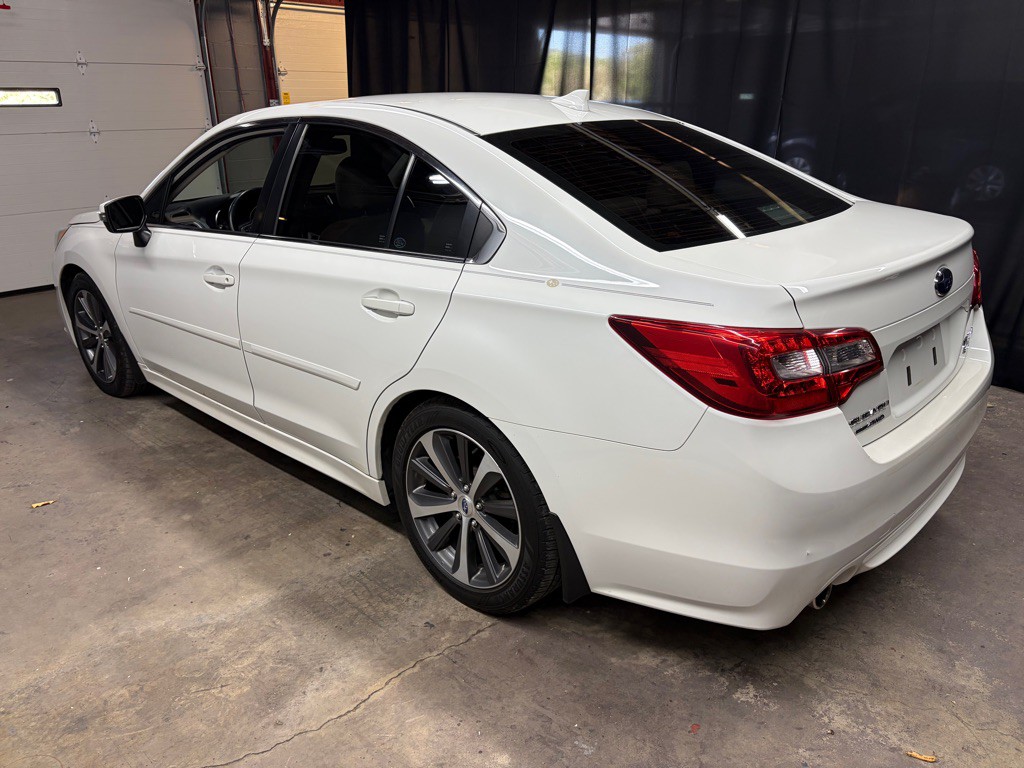 2016 Subaru Legacy Image 7