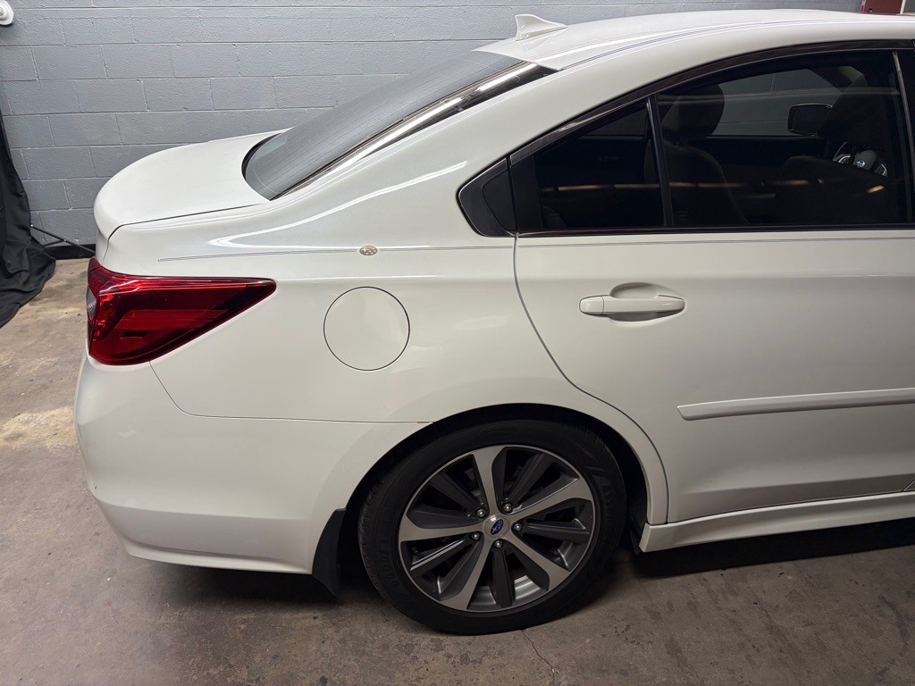 2016 Subaru Legacy Image 9