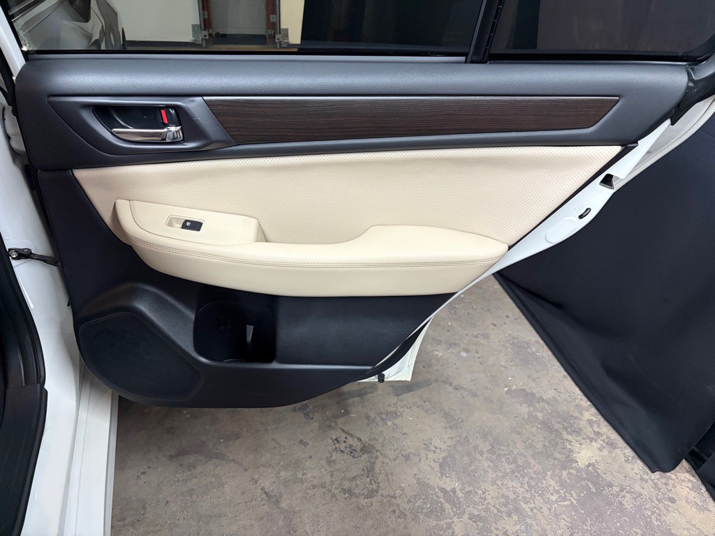 2016 Subaru Legacy Image 28