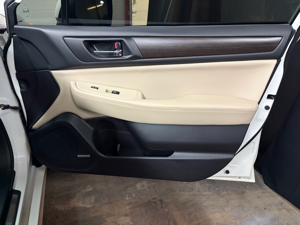 2016 Subaru Legacy Image 30