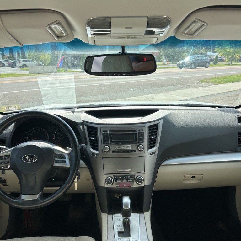 2013 Subaru Outback Image 2