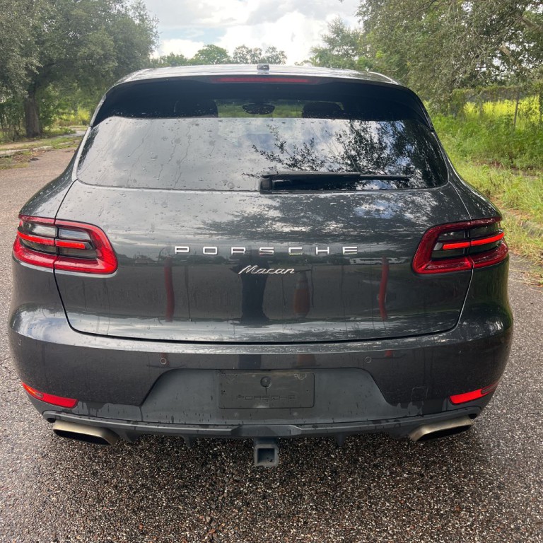 2017 Porsche Macan Image 2