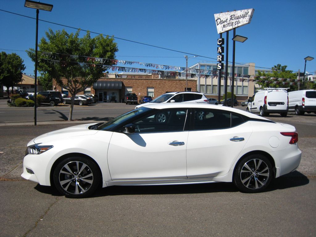 2017 Nissan Maxima Image 2