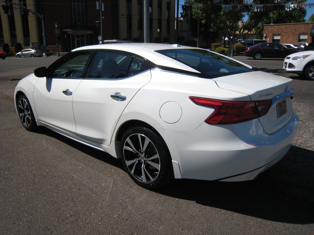 2017 Nissan Maxima Image 3