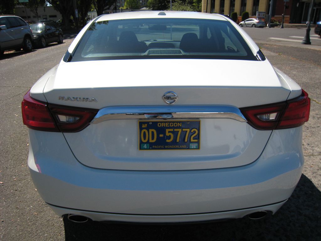 2017 Nissan Maxima Image 8