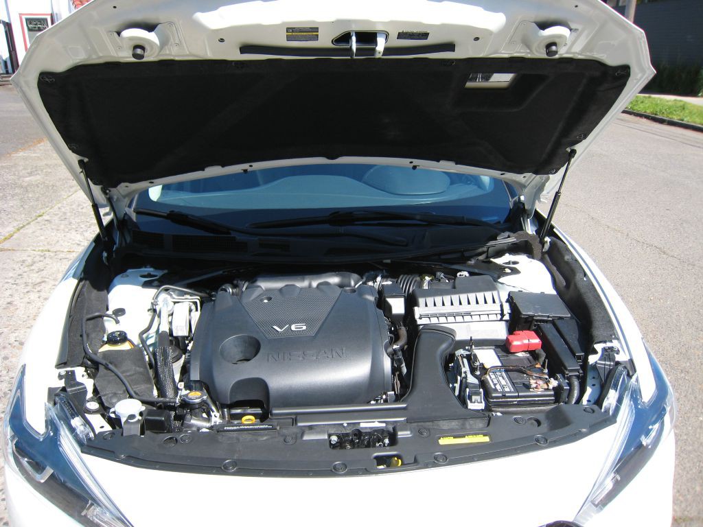 2017 Nissan Maxima Image 9