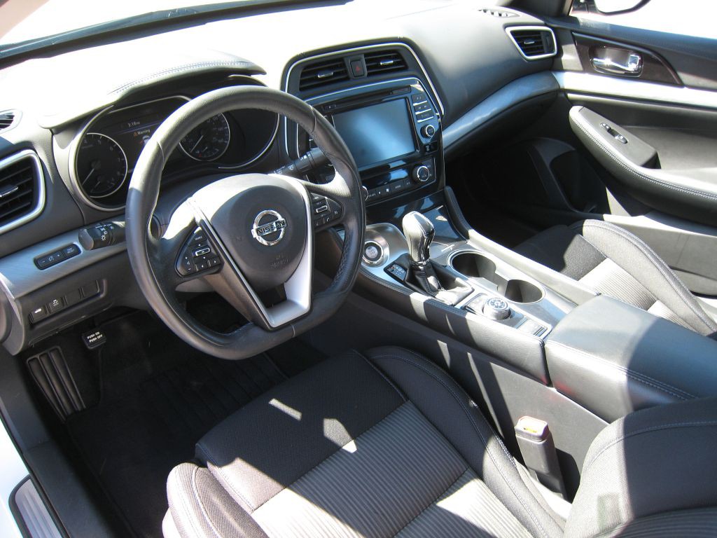 2017 Nissan Maxima Image 11