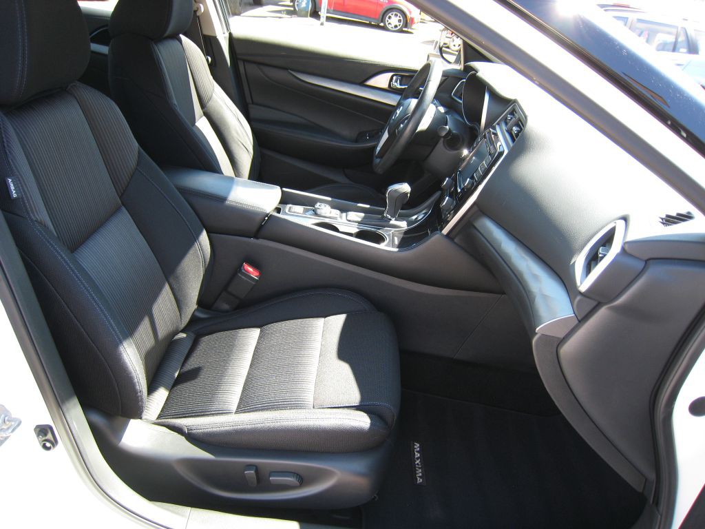 2017 Nissan Maxima Image 13