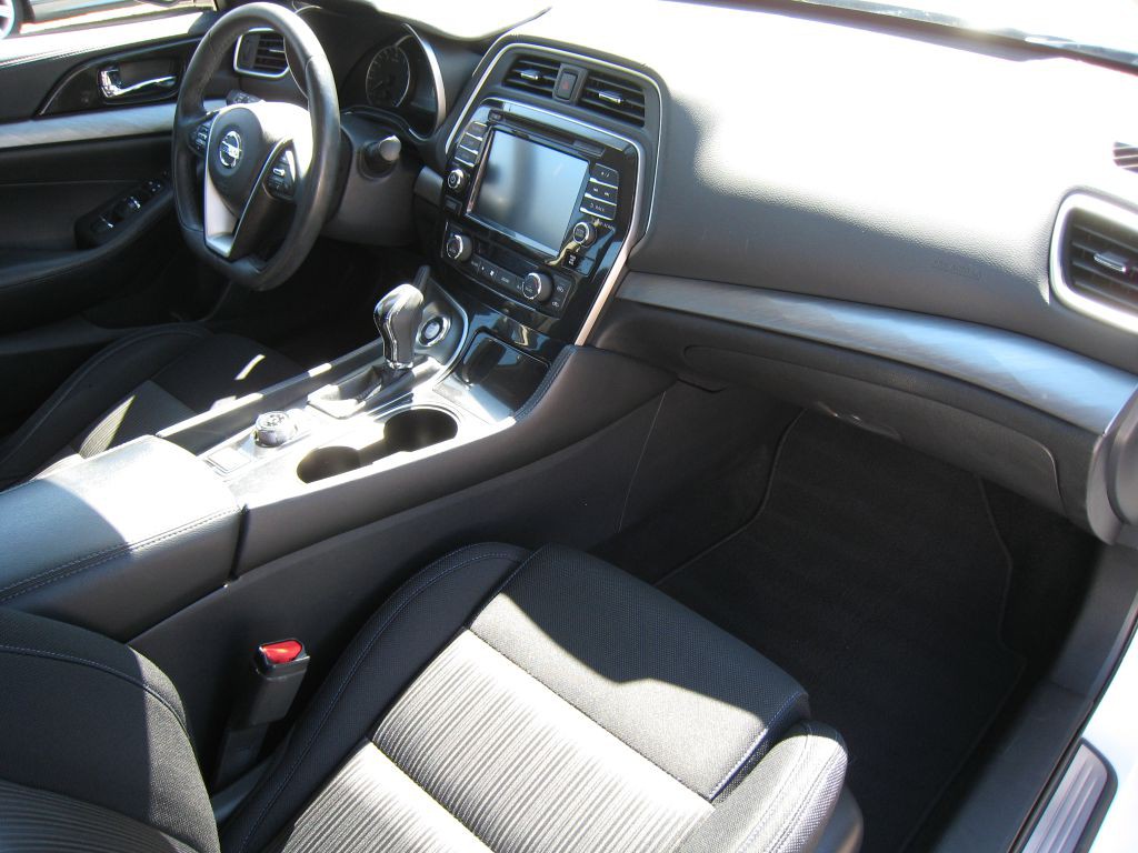 2017 Nissan Maxima Image 14