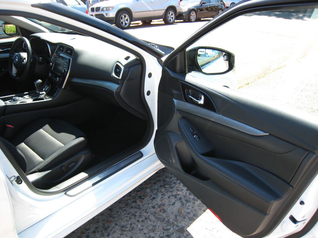 2017 Nissan Maxima Image 15