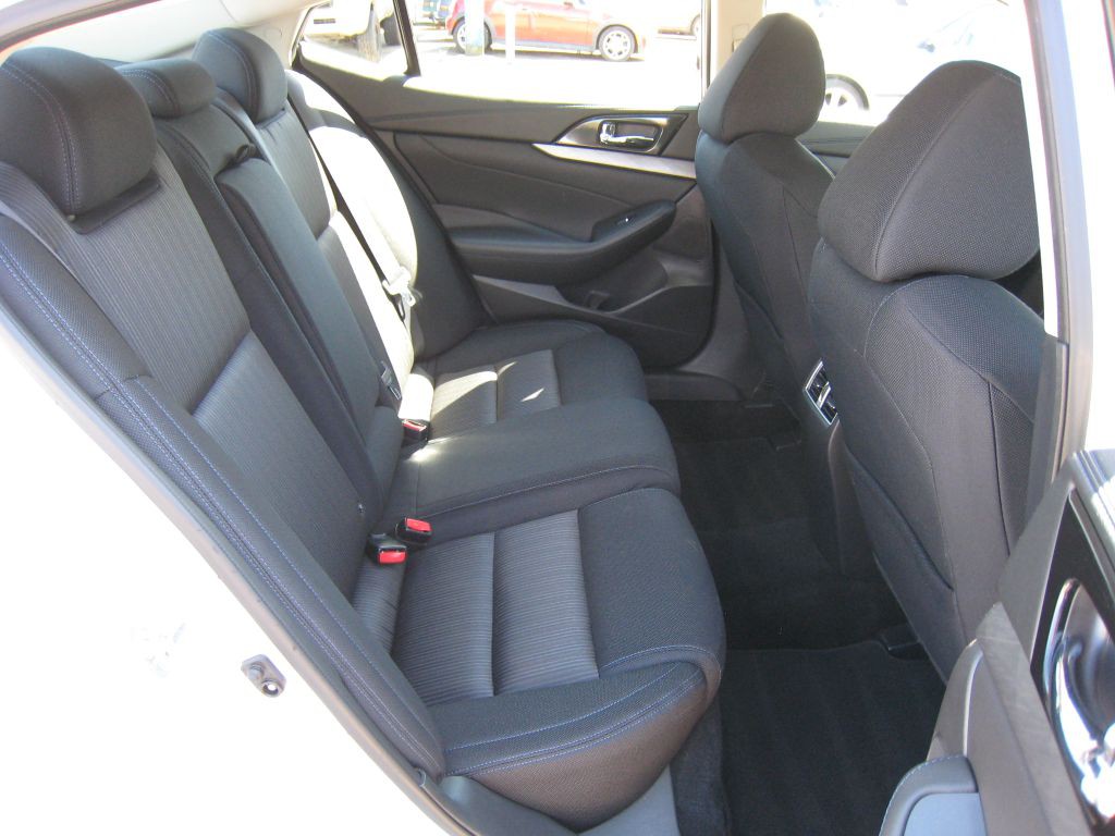 2017 Nissan Maxima Image 16