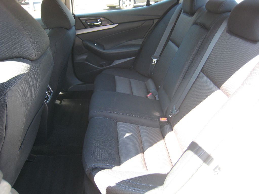2017 Nissan Maxima Image 18