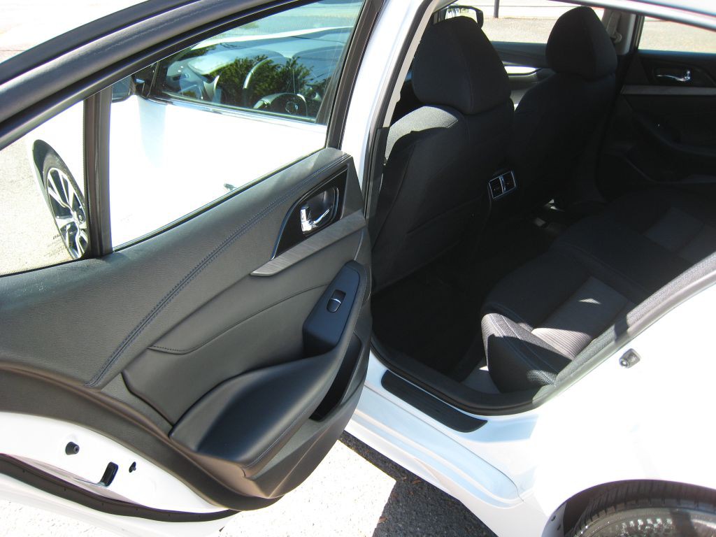 2017 Nissan Maxima Image 19