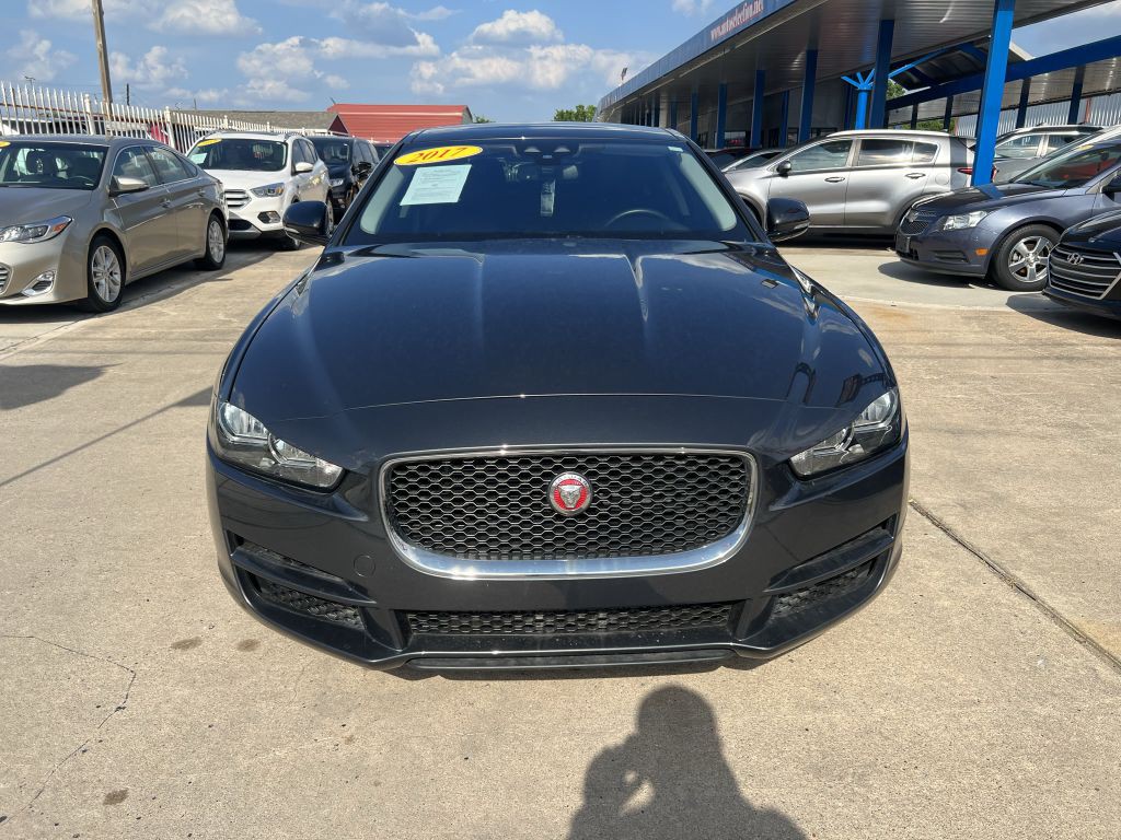 2017 Jaguar XE Image 2
