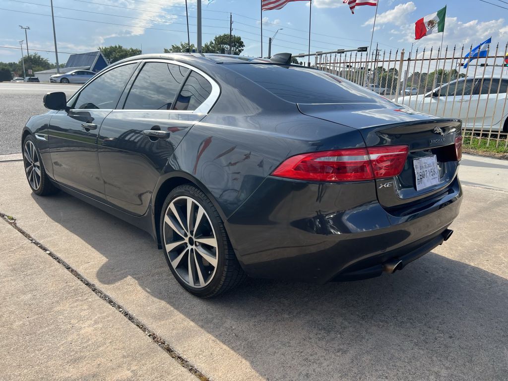 2017 Jaguar XE Image 5